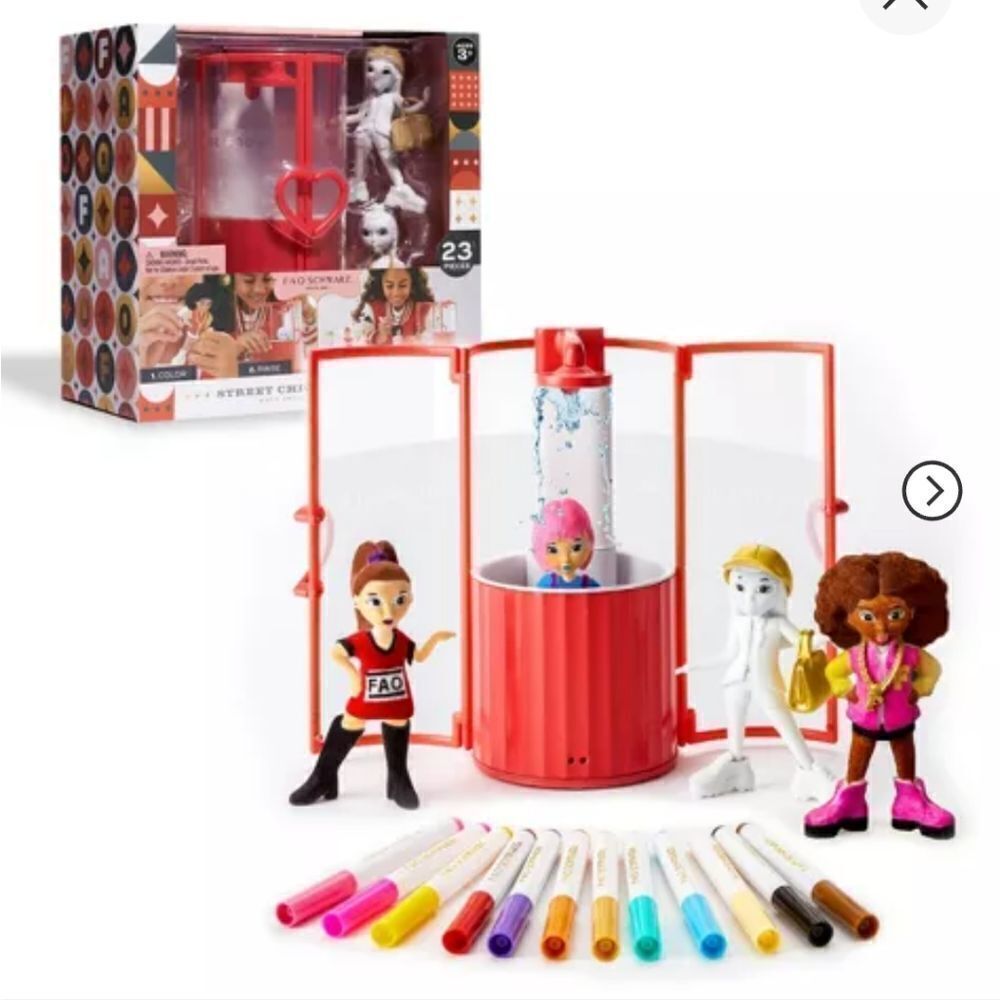 FAO Schwarz Street Chic Fashionistas Wash-And-Color Design Dolls 23pc